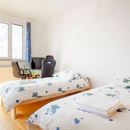 Beautiful Room With Balcony Direction To Messe ハノーファー エクステリア 写真