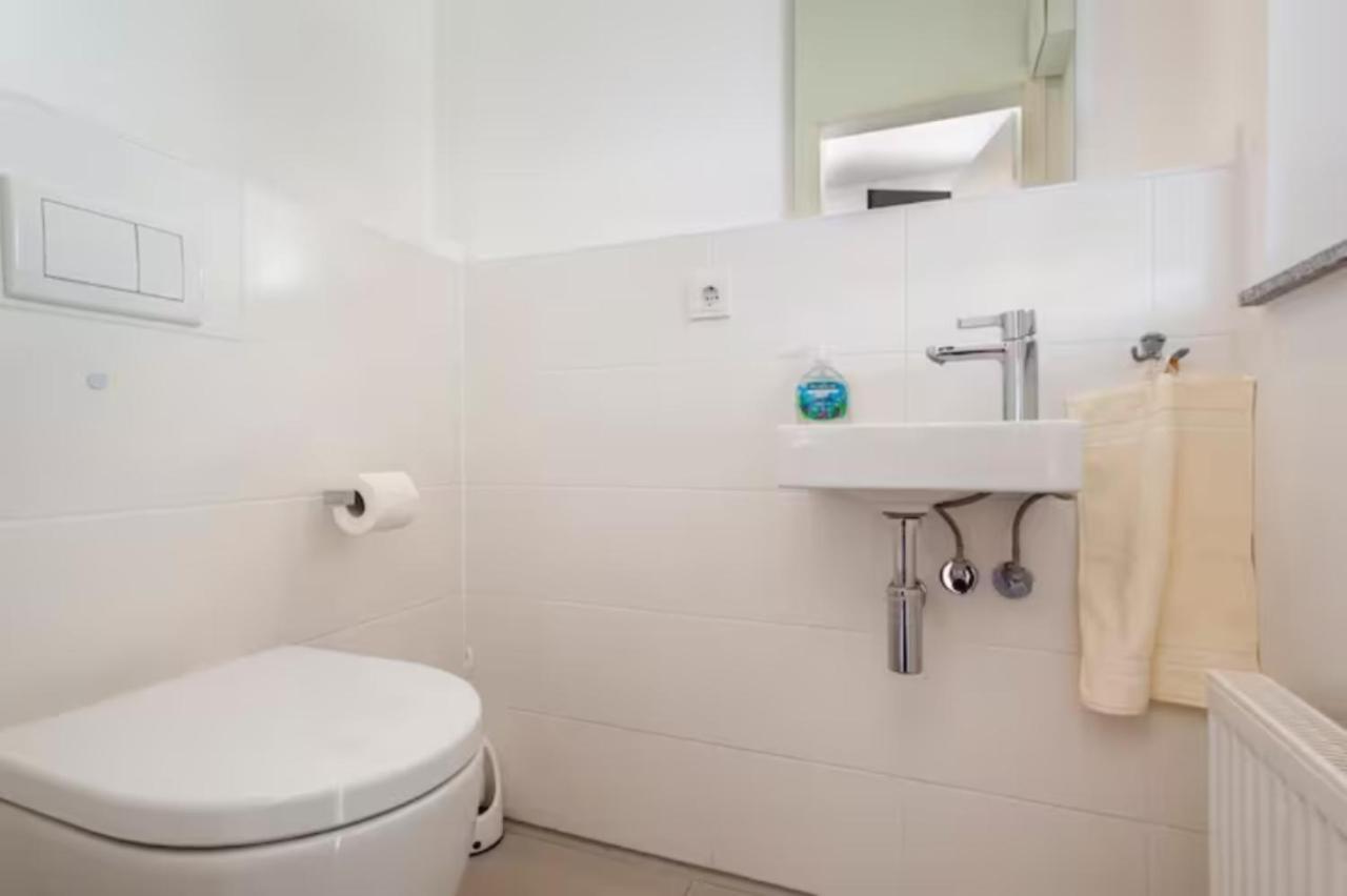 Beautiful Room With Balcony Direction To Messe ハノーファー エクステリア 写真