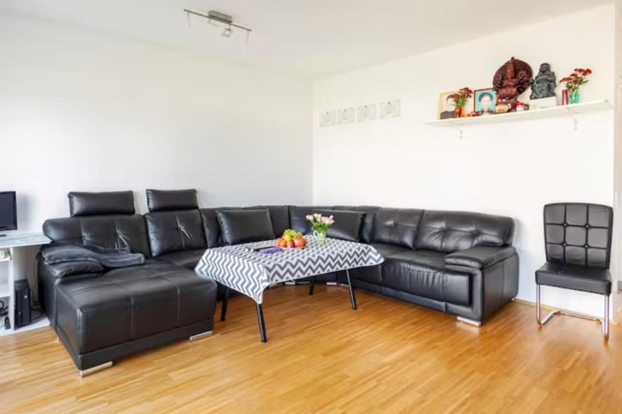 Beautiful Room With Balcony Direction To Messe ハノーファー エクステリア 写真