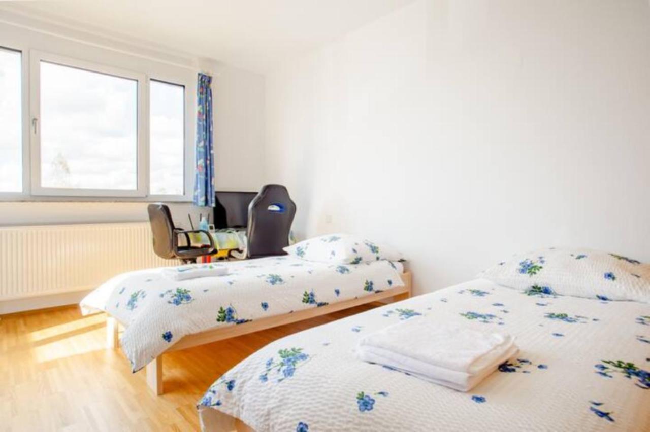 Beautiful Room With Balcony Direction To Messe ハノーファー エクステリア 写真