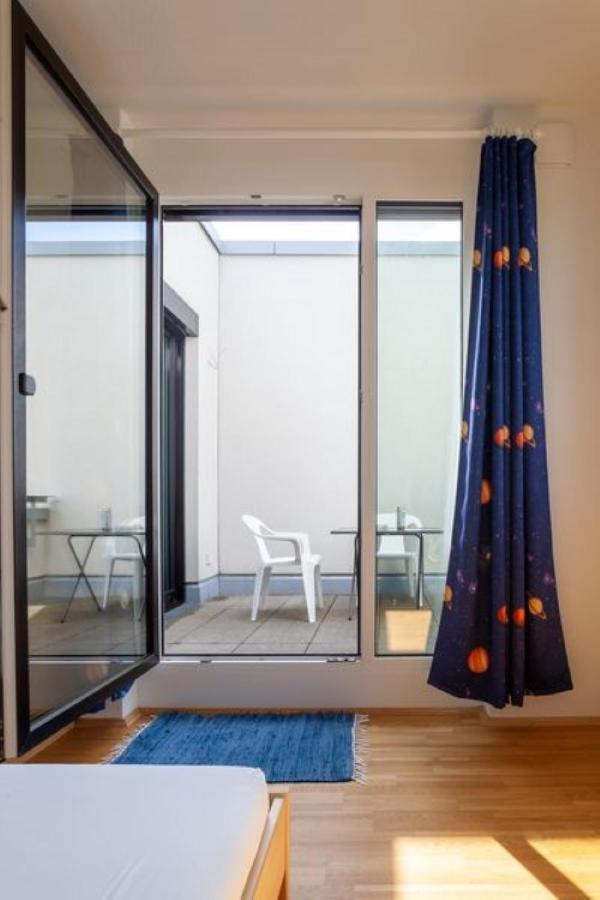 Beautiful Room With Balcony Direction To Messe ハノーファー エクステリア 写真